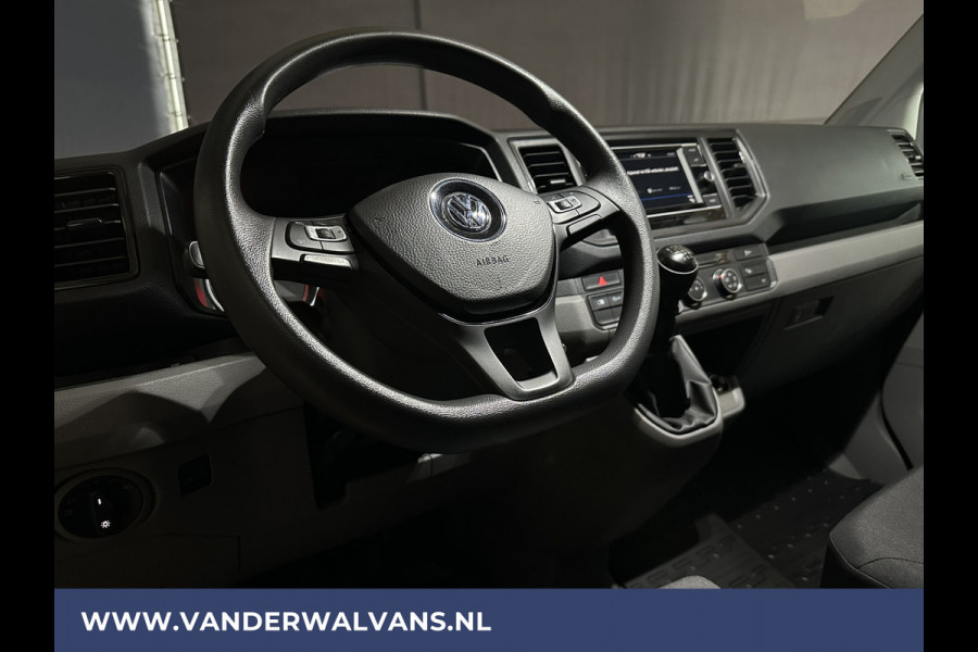 Volkswagen Crafter 2.0 TDI 140pk L3H3 L2H2 Euro6 Airco | Camera | Apple Carplay | 3000kg Trekhaak Android Auto, Cruisecontrol, Chauffeursstoel, Bijrijdersbank