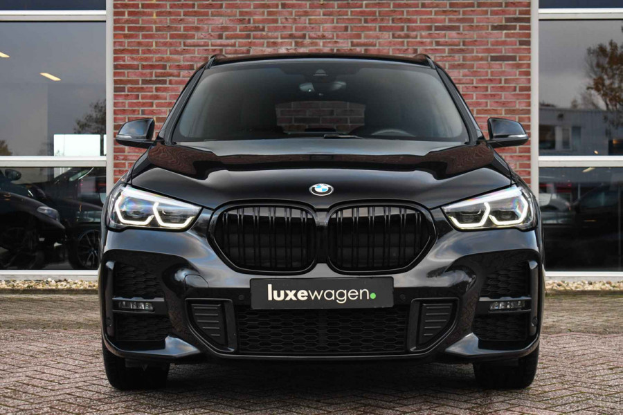 BMW X1 xDrive25e 220pk M-Sport Leder Stuurverw LED El-klep  DAB