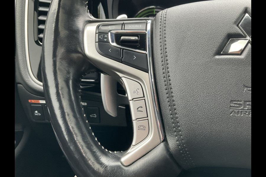 Mitsubishi Outlander 2.4 PHEV 230pk Intense+ VOL! Leer Open dak Trekhaak Plug-in Automaat