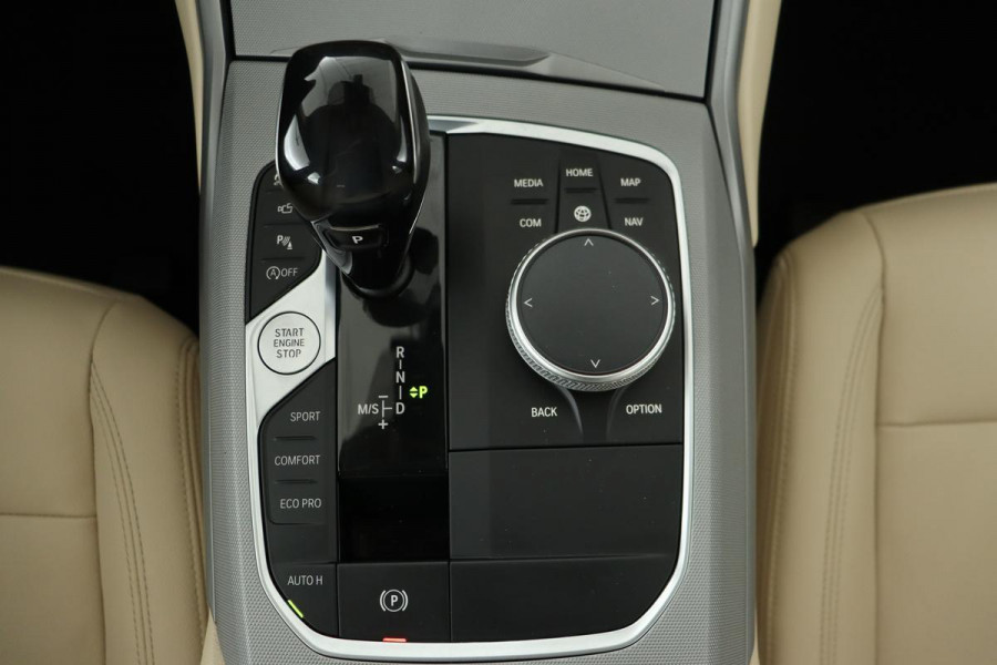 BMW 3 Serie 318i Edition Plus | Laserlight | Head-up | Adaptive Cruise | 360 Camera | Park Assist | Carplay | Leder | Stoelverwarming