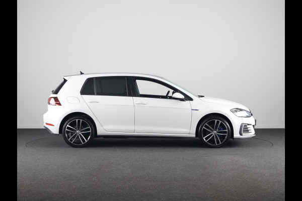 Volkswagen Golf 1.4 TSI PHEV GTE PHEV 204PK DSG | Lederen bekleding | IQ LED koplampen | 18"Lm velgen |