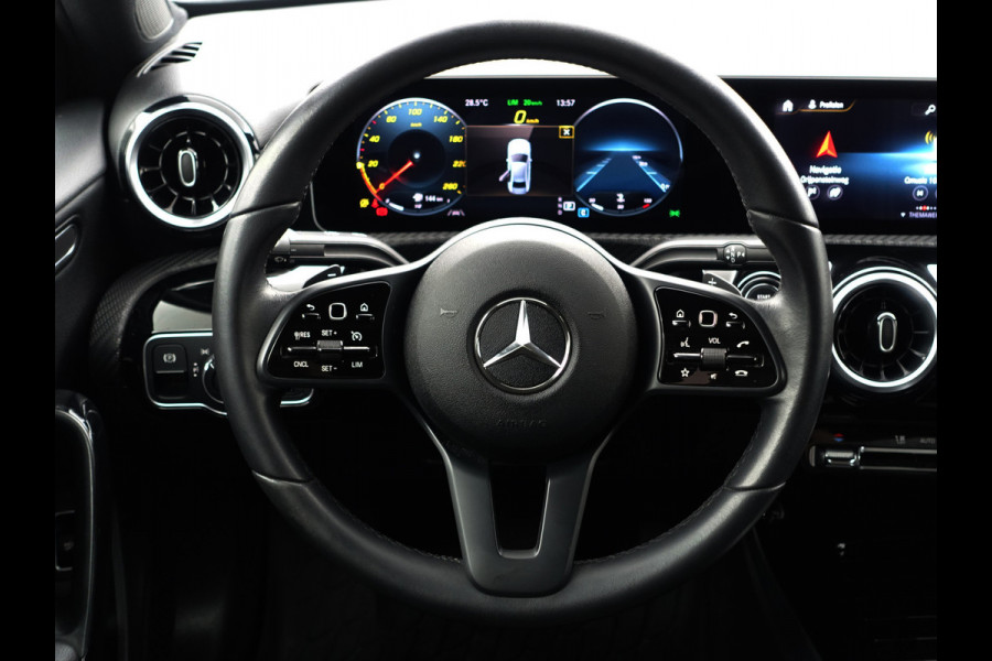 Mercedes-Benz A-Klasse Limousine 180 d Solution AMG Aut- Leer I Navi I Park assist I Camera I Xenon I Carplay