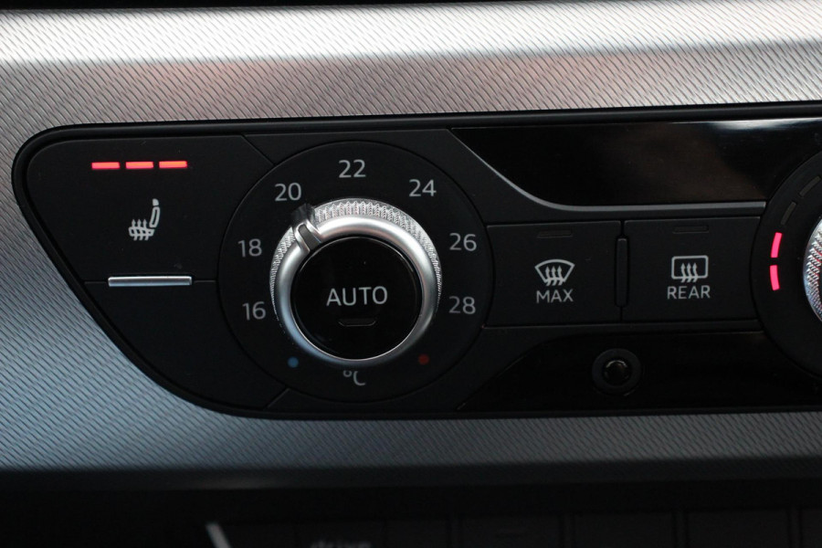 Audi A4 Avant 40 TFSI 190pk S-Tronic Sport hybride | Climate Control | Electrisch bedienbare achterklep | Cruise Control Adaptive | Stoelverwarming | Interieur-pakket S line Competition | Led