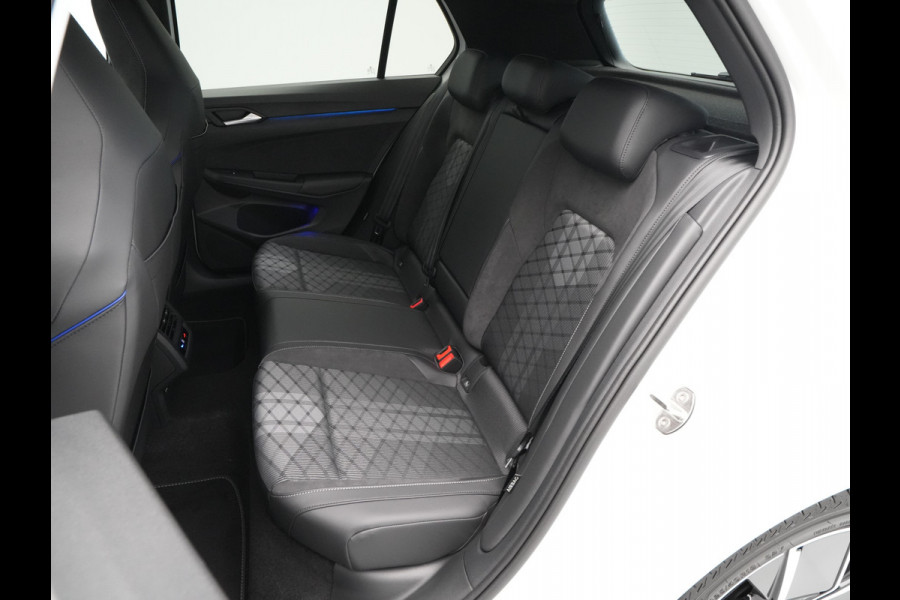 Volkswagen Golf 1.5 eTSI 116 7DSG R-Line Edition Automaat | Side Assist | Advance pakket | Zijruiten achter en achterruit getint 65% lichtabsorberend | Koplampverlichting IQ.Light 'LED Matrix'