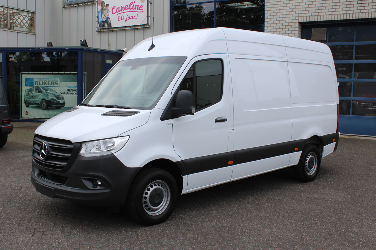 Mercedes-Benz Sprinter 317 CDI L2H2 RWD 360 Graden camera, Geveerde stoel, MBUX met navigatie