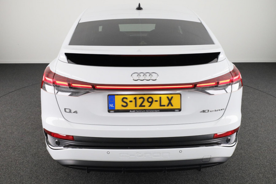 Audi Q4 Sportback e-tron 40 S-line 77 kWh 204 pk | Navigatie | Parkeersensoren | Achteruitrijcamera | Adaptieve cruise control | Stoelverwarming | 20" lichtmetalen velgen |