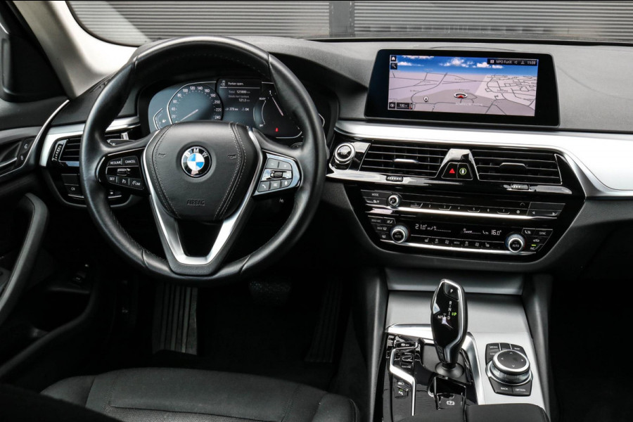 BMW 5 Serie Touring 530e - NIEUW MODEL - LED - CARPLAY