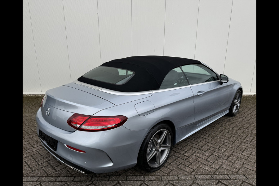 Mercedes-Benz C-Klasse Cabrio 180 AMG CABRIO Automaat Sfeerverlichting Airscarf Nekverwarming Automaat-Cruise control-Achteruitrijcamera-Sfeerverlichting- Alarm klasse3 Spiegelpakket Stoelverwarming Zwarte hemel