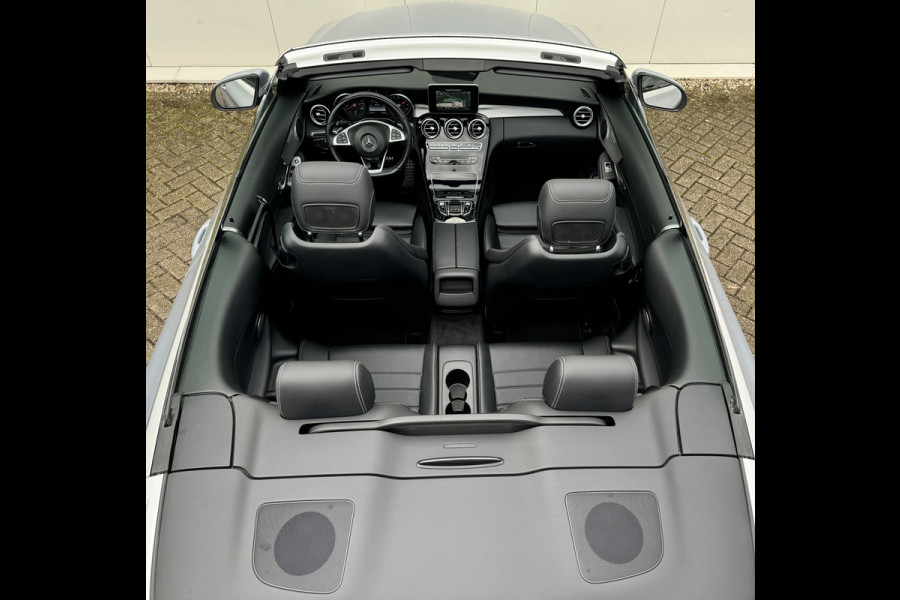 Mercedes-Benz C-Klasse Cabrio 180 AMG CABRIO Automaat Sfeerverlichting Airscarf Nekverwarming Automaat-Cruise control-Achteruitrijcamera-Sfeerverlichting- Alarm klasse3 Spiegelpakket Stoelverwarming Zwarte hemel