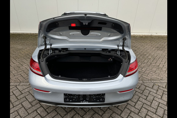 Mercedes-Benz C-Klasse Cabrio 180 AMG CABRIO Automaat Sfeerverlichting Airscarf Nekverwarming Automaat-Cruise control-Achteruitrijcamera-Sfeerverlichting- Alarm klasse3 Spiegelpakket Stoelverwarming Zwarte hemel