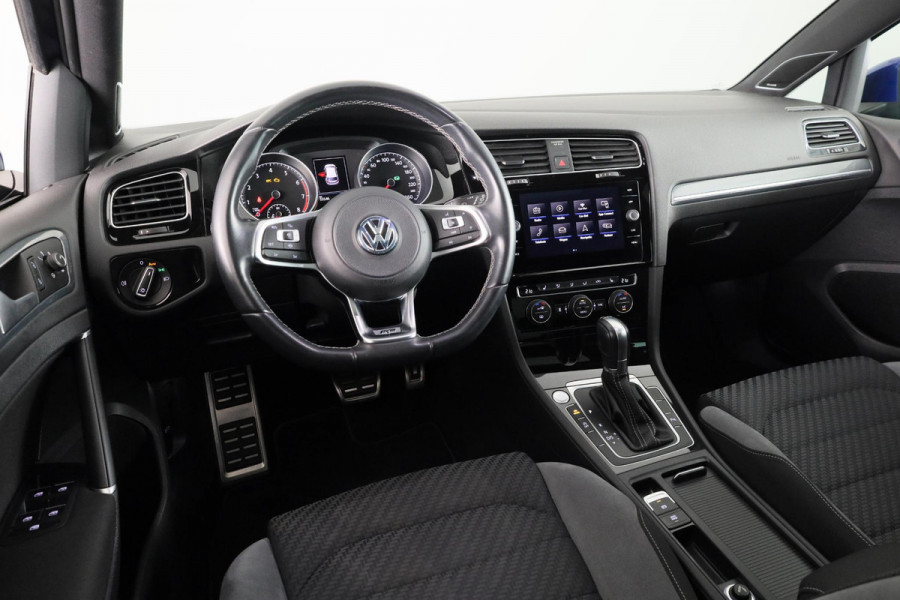 Volkswagen Golf 1.5 TSI Highline Business R 150 PK DSG (Automaat) | Panoramadak | Dynaudio | 18" Sebring velgen | Standkachel |