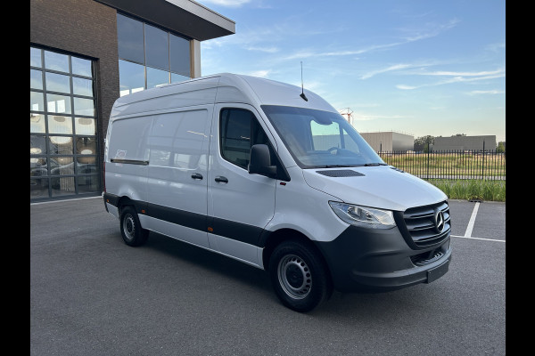 Mercedes-Benz Sprinter 317 CDI L2 H2 9G-TRONIC / 2800KG Trekhaak / MBUX / Carplay navigatie / Camera / Cruise control / Airco / 270 Graden achterdeuren