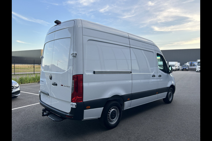 Mercedes-Benz Sprinter 317 CDI L2 H2 9G-TRONIC / 2800KG Trekhaak / MBUX / Carplay navigatie / Camera / Cruise control / Airco / 270 Graden achterdeuren