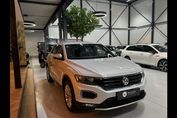 Volkswagen T-Roc 2.0 TSI 4Motion Sport Garantie Xenon Trekhaak LED ACC Lane Navi Camera Carplay Rijklaar