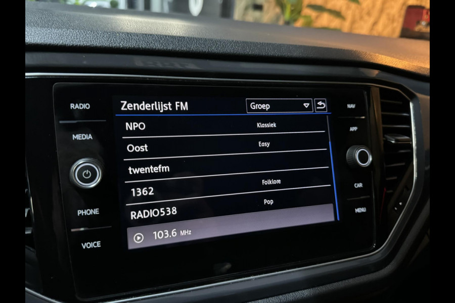 Volkswagen T-Roc 2.0 TSI 4Motion Sport Garantie Xenon Trekhaak LED ACC Lane Navi Camera Carplay Rijklaar