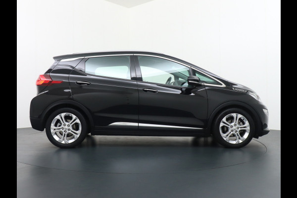 Opel Ampera-E 204pk 65 kWh NW Accupakket Navi Camera Pdc Dodehoek Ecc Apps Bordherkenning Adaptive Cruise Keyless Entry/go Parkassist Verwarmd ParkeerSensoren Voicecommand Connected-Service Multimedia WiFi voorber. Business executive bereik tot 505km origin.NLse auto 1e eigenaar Dealer onderhouden