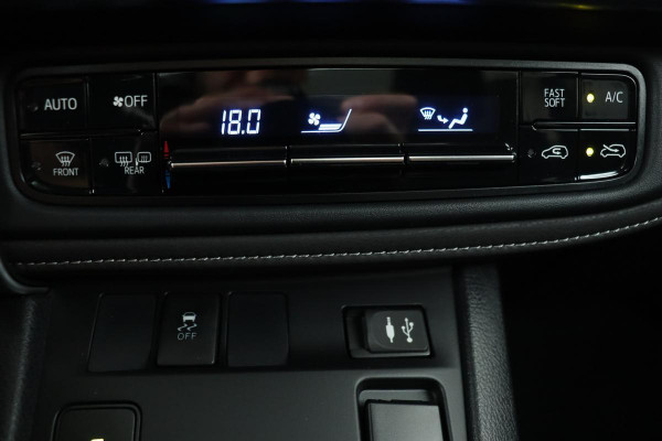 Toyota Auris 1.8 Hybride Trend | Panoramadak | Navigatie | Camera | Climate control | Cruise control | DAB | Getint glas