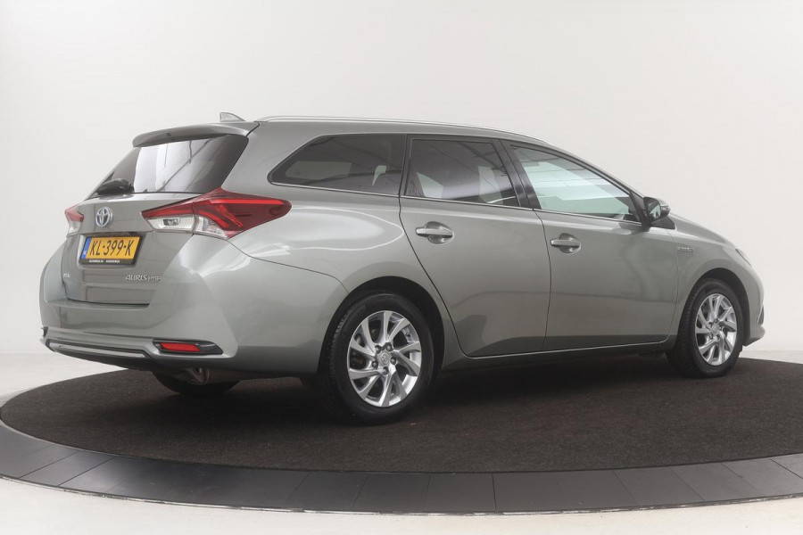 Toyota Auris 1.8 Hybride Trend | Panoramadak | Navigatie | Camera | Climate control | Cruise control | DAB | Getint glas