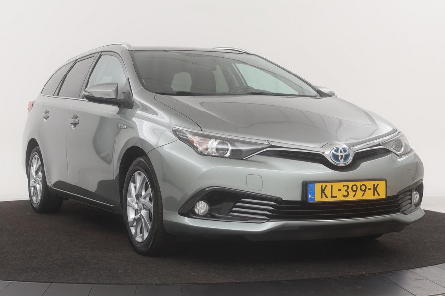 Toyota Auris 1.8 Hybride Trend | Panoramadak | Navigatie | Camera | Climate control | Cruise control | DAB | Getint glas