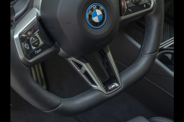 BMW i5 eDrive40 M-Sport Pro - Pano - Driving Ass Prof - Stoelventilatie - Harman Kardon