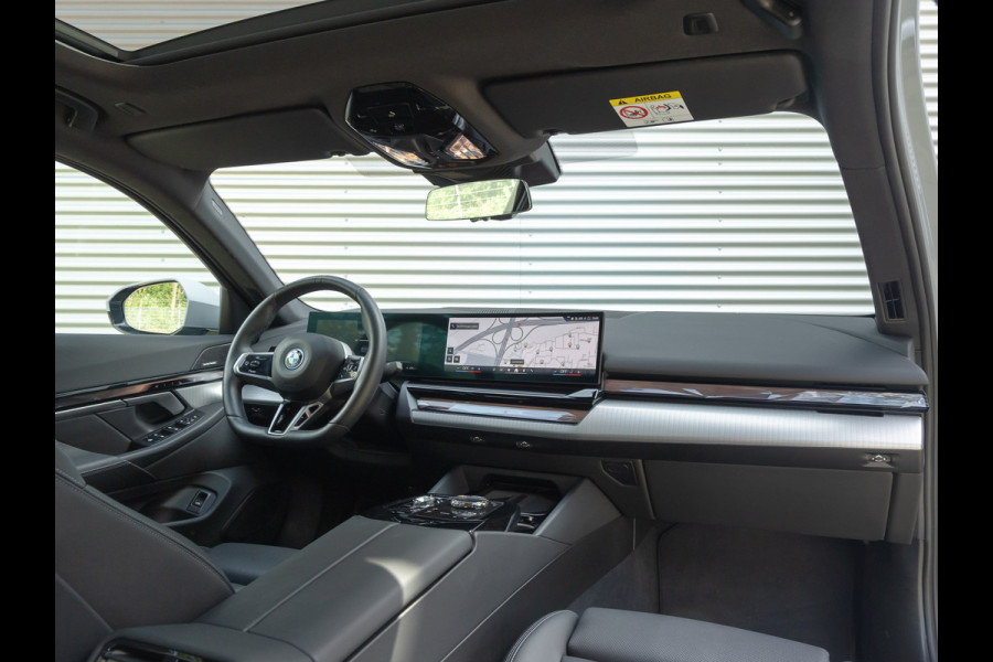 BMW i5 eDrive40 M-Sport Pro - Pano - Driving Ass Prof - Stoelventilatie - Harman Kardon