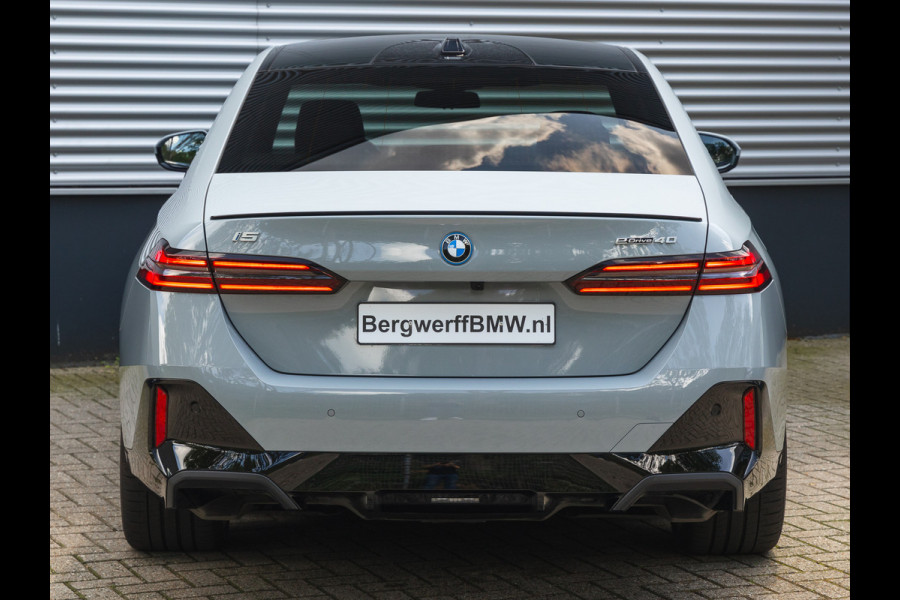 BMW i5 eDrive40 M-Sport Pro - Pano - Driving Ass Prof - Stoelventilatie - Harman Kardon