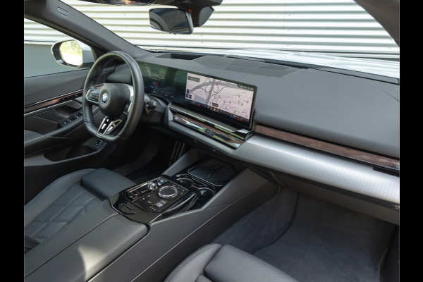 BMW i5 eDrive40 M-Sport Pro - Pano - Driving Ass Prof - Stoelventilatie - Harman Kardon