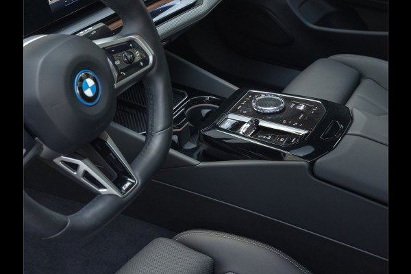 BMW i5 eDrive40 M-Sport Pro - Pano - Driving Ass Prof - Stoelventilatie - Harman Kardon
