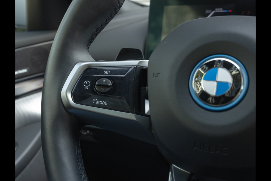 BMW i5 eDrive40 M-Sport Pro - Pano - Driving Ass Prof - Stoelventilatie - Harman Kardon