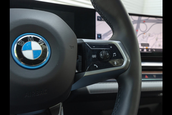 BMW i5 eDrive40 M-Sport Pro - Pano - Driving Ass Prof - Stoelventilatie - Harman Kardon