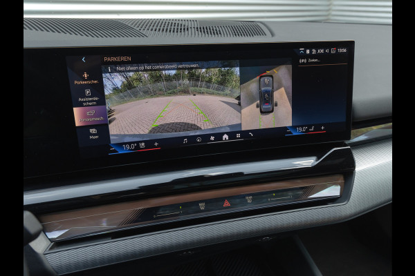 BMW i5 eDrive40 M-Sport Pro - Pano - Driving Ass Prof - Stoelventilatie - Harman Kardon