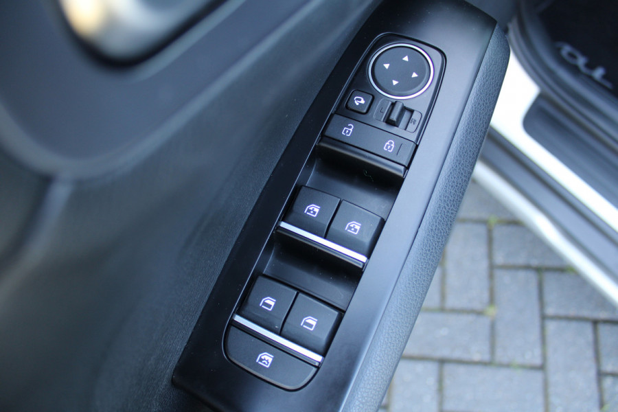 Kia e-Soul ExecutiveLine 64 kWh SUV Pack | Navi | Airco | Cruise | PDC | Camera | Heads Up Display | Leer | Dakdragers |