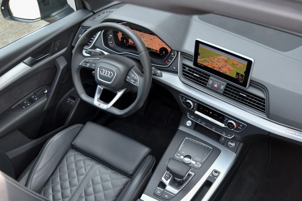 Audi Q5 55 TFSI e quattro 3x S-Line. RS stoelen, Pano, ACC, Camera, Keyless, Virtual, Dodeh, Matrix, CarPlay!