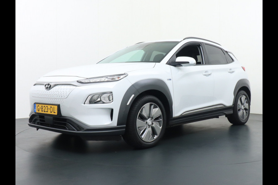 Hyundai Kona EV 64 kWh 204PK Grootste ACCU 3d-Navi Camera Apple Carplay DAB Android PDC Warmtepomp Lane-assist+Waarsch. Adaptive-CruiseContro Fashion Connected Services Elektr.Ramen+Spiegels Licht+Regensensor ACC HuD ETMS Priv.Glas ESP Vermoeidheids-herk. Botswaarsch. AEB ASR ESP nieuw 43000 euro Grootste EV bereik in zijn klasse! origineel NL auto 1e Eigenaar