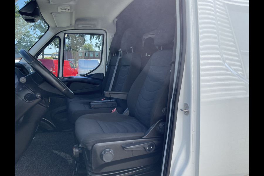 Iveco Daily 35S16V 2.3 Himatic automaat 155pk L2H2 / vaste prijs rijklaar € 23.950 ex btw / lease vanaf € 429 / cruise en climate control / trekhaak 3500 kg / omvormer !