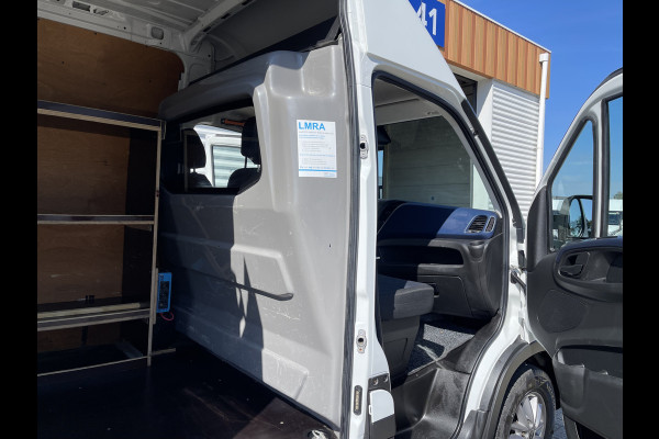 Iveco Daily 35S16V 2.3 Himatic automaat 155pk L2H2 / vaste prijs rijklaar € 23.950 ex btw / lease vanaf € 429 / cruise en climate control / trekhaak 3500 kg / omvormer !