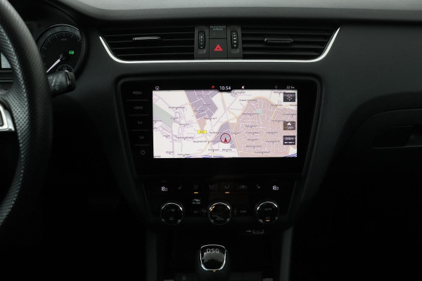 Škoda Octavia 1.0 TSI Style | Leder | Carplay | Stoelverwarming | Canton | Full LED | Park Assist | Keyless | Navigatie | DAB+