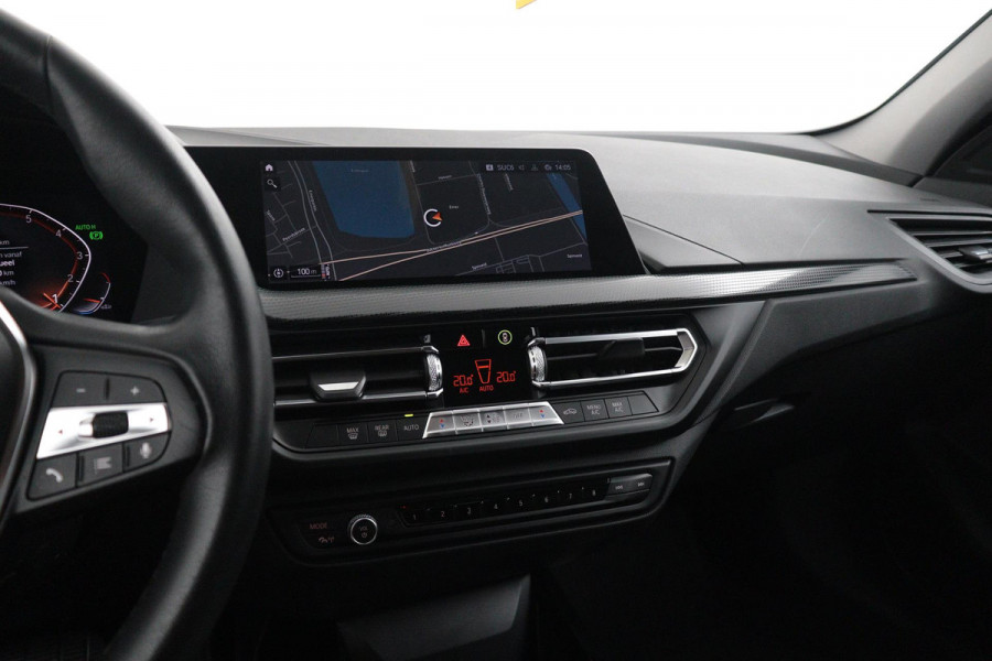 BMW 1-serie 118i Executive Edition Automaat (NAVIGATIE, PARKEERSENSOREN, CARPLAY, 1e EIGENAAR, DEALER ONDERHOUDEN)