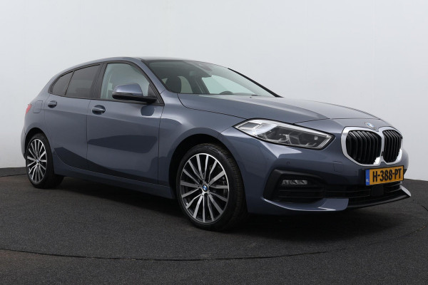 BMW 1-serie 118i Executive Edition Automaat (NAVIGATIE, PARKEERSENSOREN, CARPLAY, 1e EIGENAAR, DEALER ONDERHOUDEN)