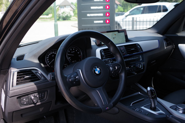 BMW 1-serie 118i 136 PK M-Sport Shadow High Executive, Cruise Control, Navigatie, Leder, LED