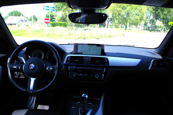 BMW 1-serie 118i 136 PK M-Sport Shadow High Executive, Cruise Control, Navigatie, Leder, LED