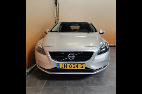 Volvo V40 2.0 T3 Momentum dealer onderhouden navi lmv