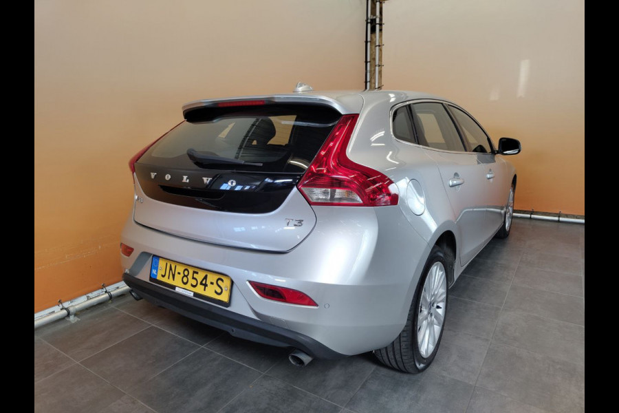 Volvo V40 2.0 T3 Momentum dealer onderhouden navi lmv