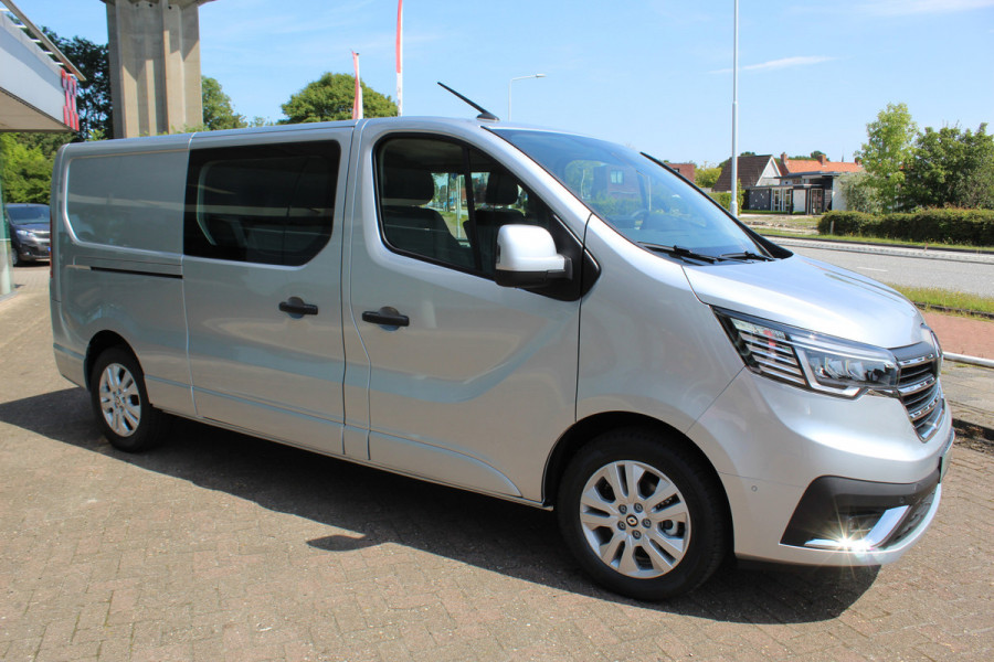 Renault Trafic 2.0-170pk dCi T29 L2H1 Luxe dubbele cabine AUTOMAAT. Zeer luxe Renault Trafic dubbele cabine. Volautm. airco, navigatie, telefoonvoorb., metallic lak, LM wielen, schuifdeur li.+re., armsteunen li.+re voor, Isofix etc, etc