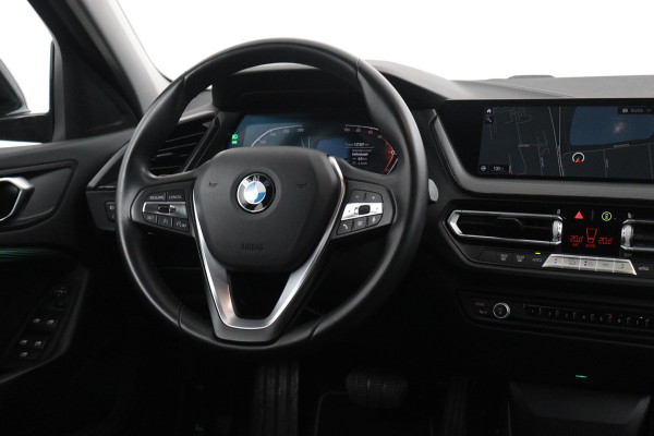 BMW 1-serie 118i Executive Sport-Line (NL auto, 1e Eig, Dealer onderhouden, Navi, Airco 2 zones, PDC, Cruise Control, Etc)