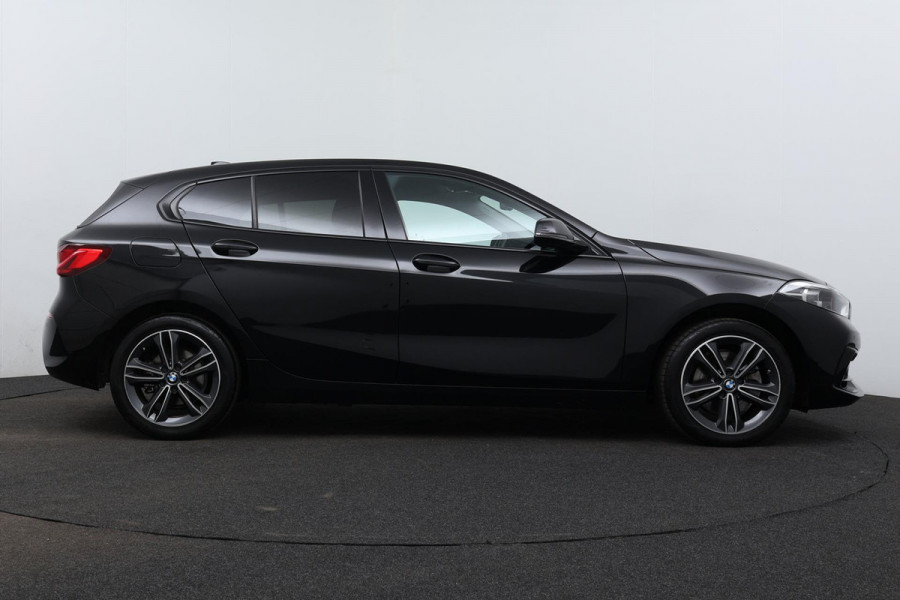 BMW 1-serie 118i Executive Sport-Line (NL auto, 1e Eig, Dealer onderhouden, Navi, Airco 2 zones, PDC, Cruise Control, Etc)