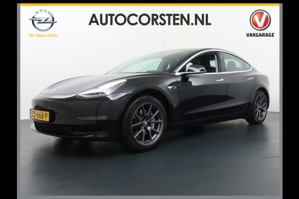 Tesla Model 3 SR+ TREKHAAK Standard RWD Plus 60kwh 325PK AutoPilot 2.5 Leer Premium-l.s. PanoDak Adaptive cruise 18" Camera's Elektr.-Stuur+St WIFI Ecc Navigatiesysteem full map LED Comfortstoel(en) ACC Dual-ECC DAB Voorverwarmen interieur via App Keyless via Telefoonsleutel One-Pedal-Drive Origin. NLse auto ! 1e eigenaar lease 910kg trekvermogen