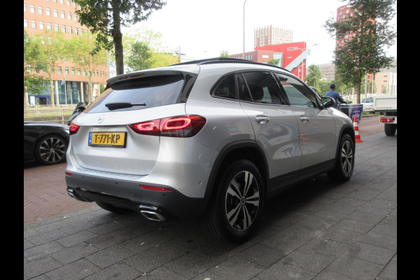 Mercedes-Benz GLA 180 Camera Pano Sfeerverlichting