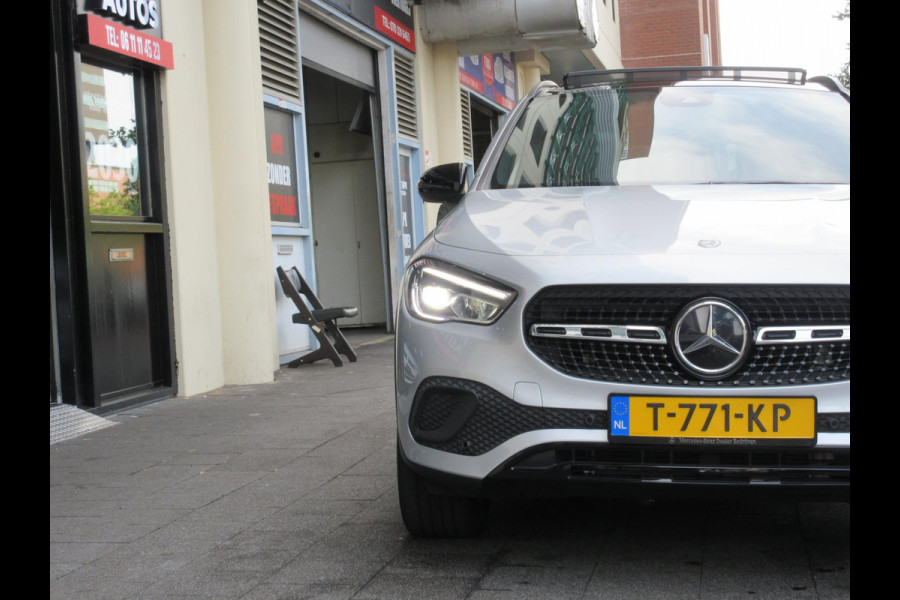 Mercedes-Benz GLA 180 Camera Pano Sfeerverlichting