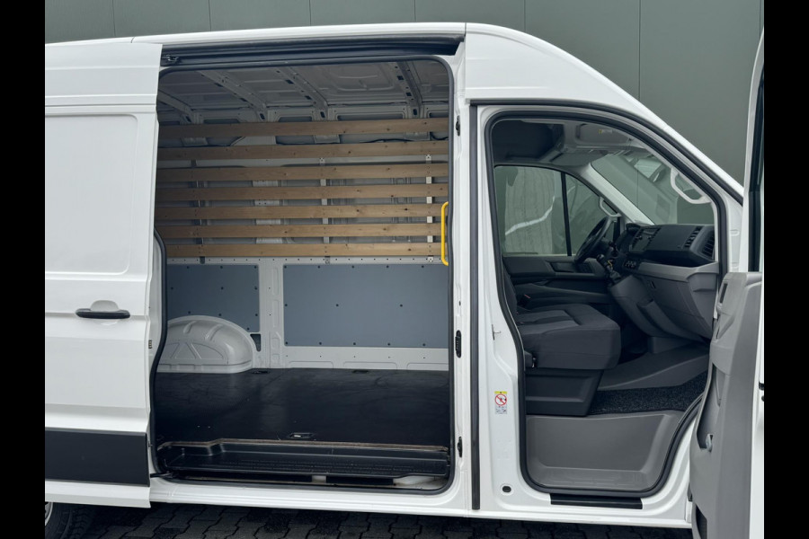 Volkswagen Crafter 30 2.0 TDI L3H3 Highline Topstaat! Trekhaak Carplay Cruise 4 Seizoenen banden Verwarmde voorruit Lat om Lat